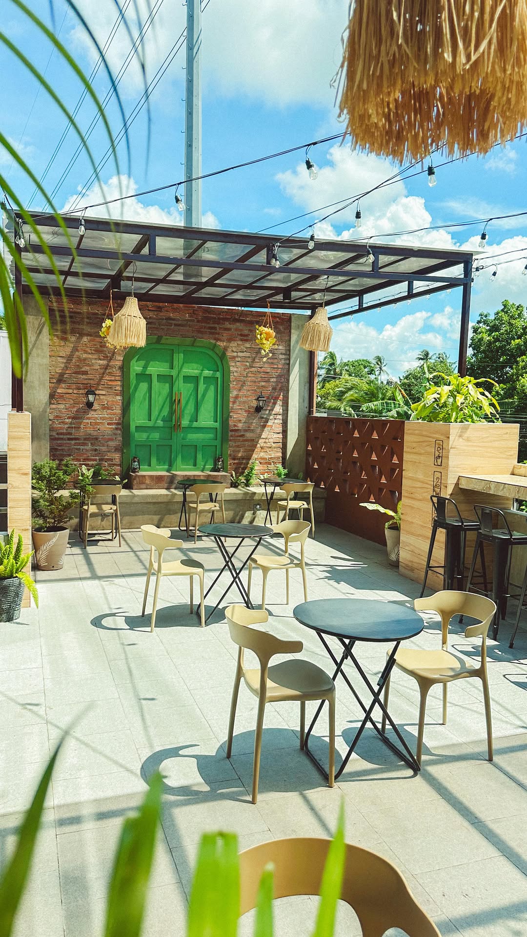 Alfresco terrace with iconic green arched door at March&bull;May Caf&eacute;